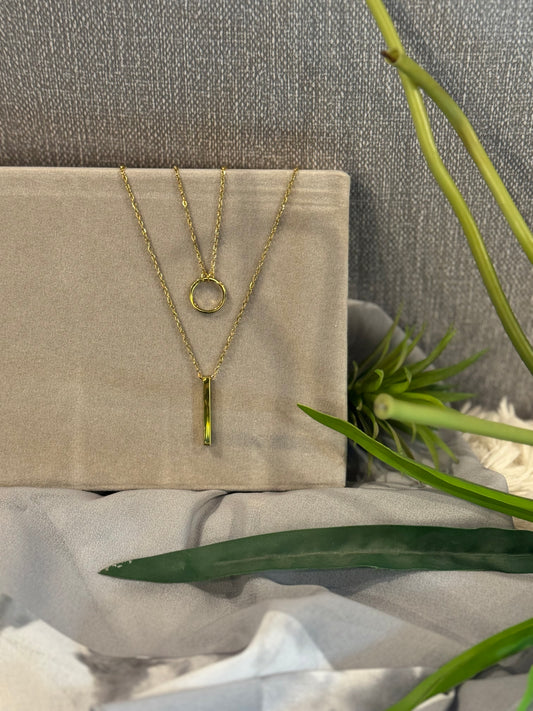 Elegant gold bar and ring necklace