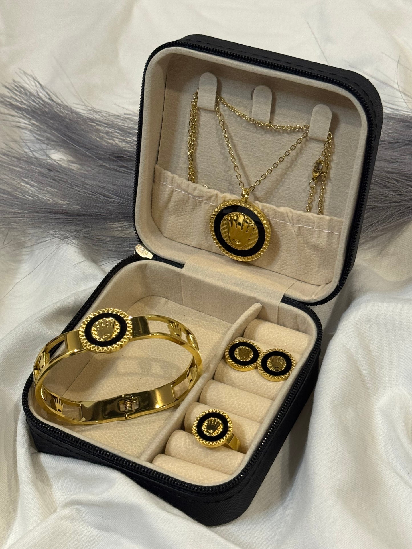 Golden and black crown set - Shine with royal grace