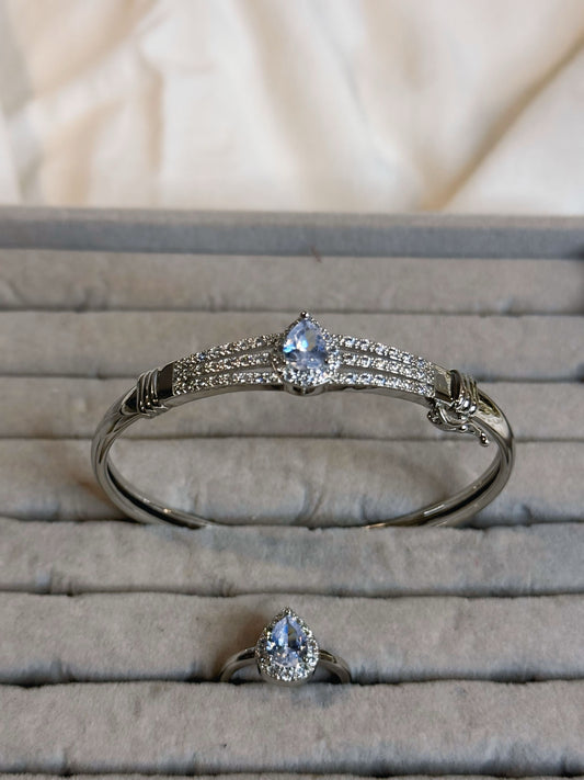 “Icy bloom- Oval stone cuff and ring set”